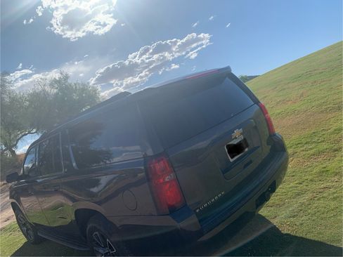 Used 2015 Chevrolet Suburban LT RWD image 4