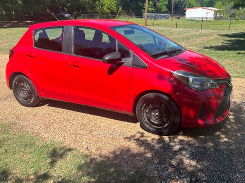 Used 2016 Toyota Yaris L image 4