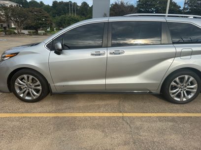 Used 2021 Toyota Sienna Platinum