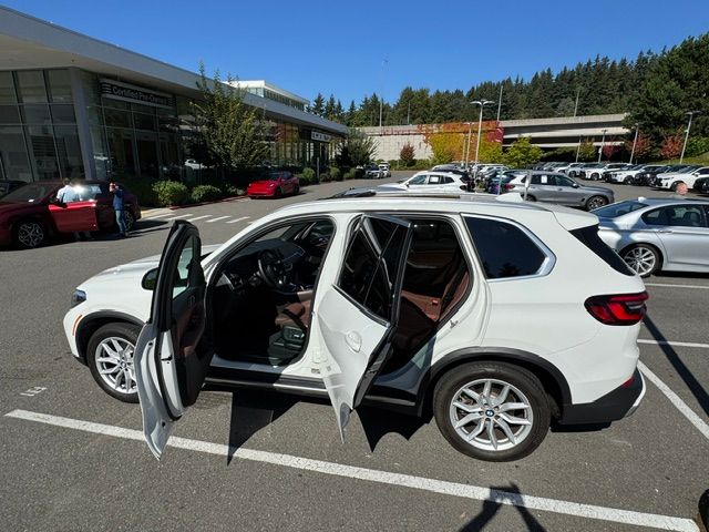 Used 2023 BMW X5 xDrive40i w/ Premium Package AWD/4WD image 16