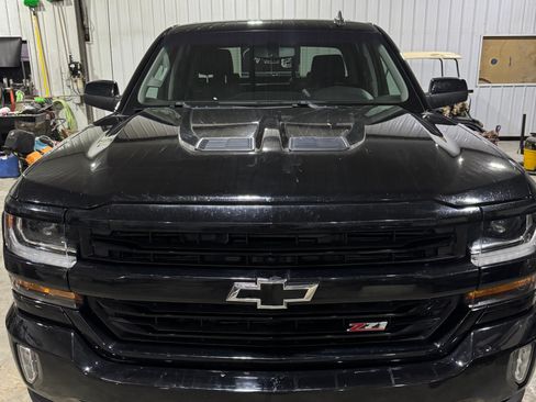 Used 2018 Chevrolet Silverado 1500 LT w/ All Star Edition image 5