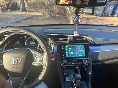 Used 2018 Honda Civic EX-L image 9