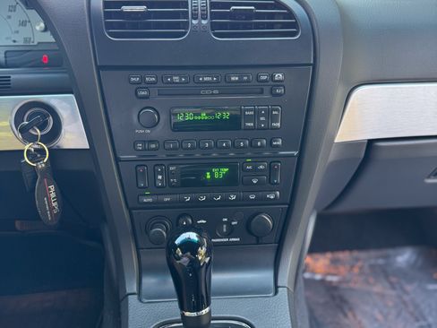 Used 2002 Ford Thunderbird image 21
