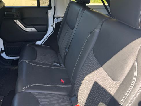 Used 2015 Jeep Wrangler Unlimited Sport image 4