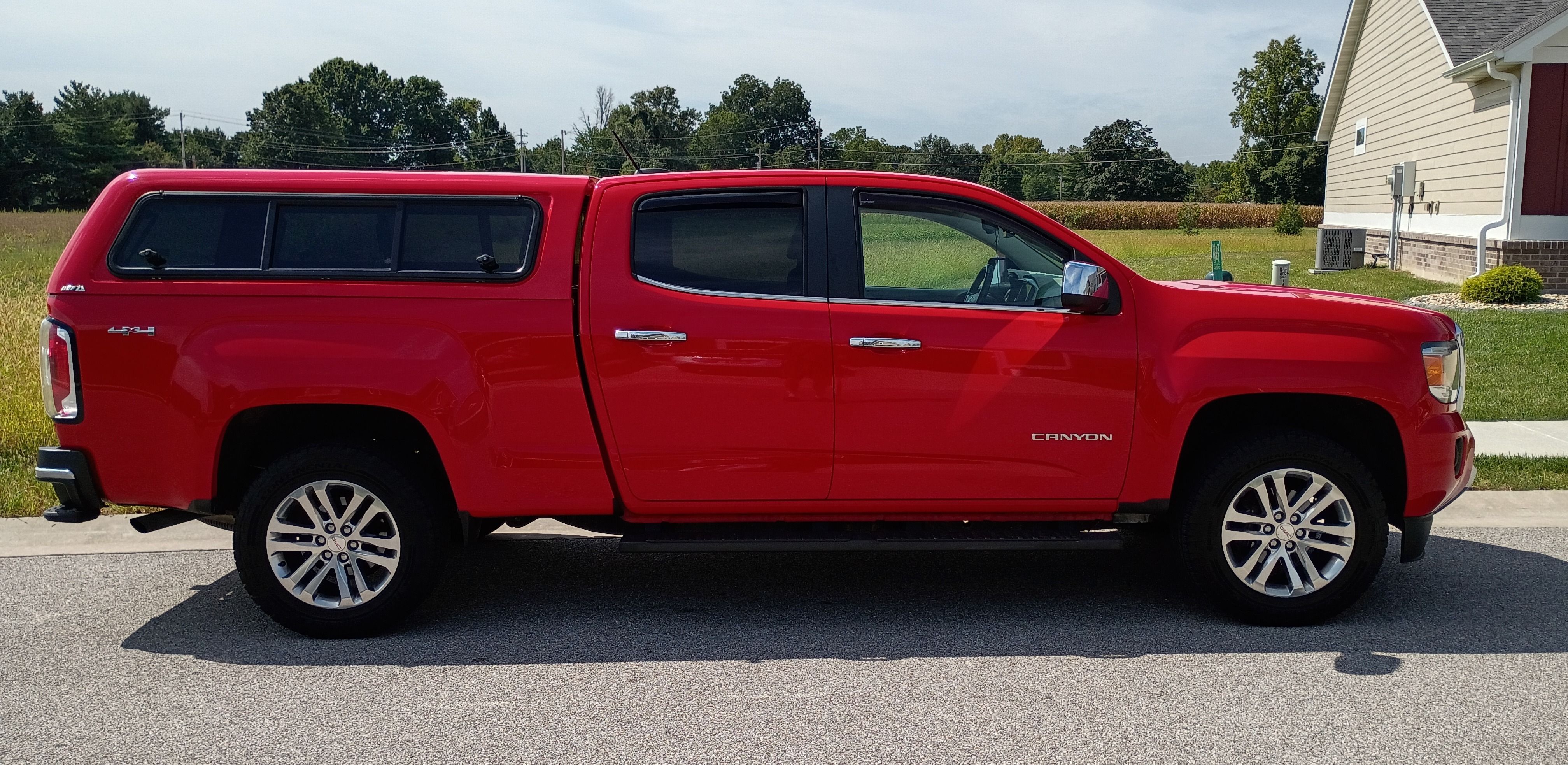 Used 2015 GMC Canyon SLT AWD/4WD image 1