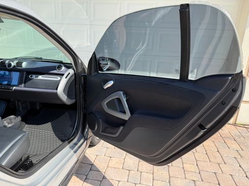Used 2013 smart fortwo pure RWD image 9