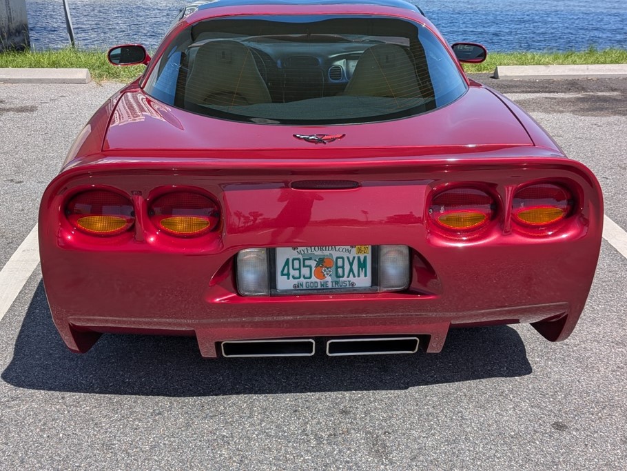 Used 2000 Chevrolet Corvette Coupe w/ Memory Pkg RWD image 13