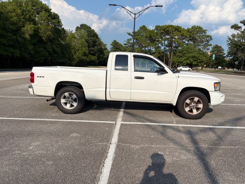Used 2011 Dodge Dakota ST AWD/4WD image 9