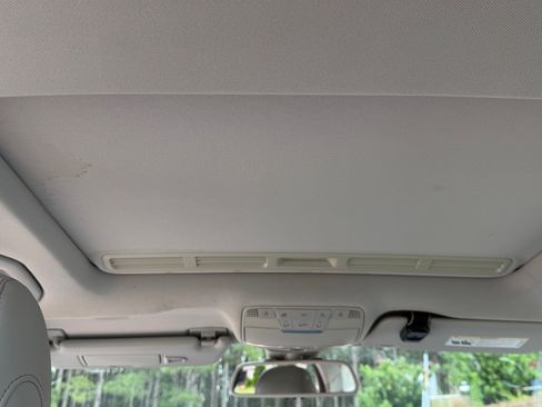 Used 2018 Mercedes-Benz C 300 Sedan image 11