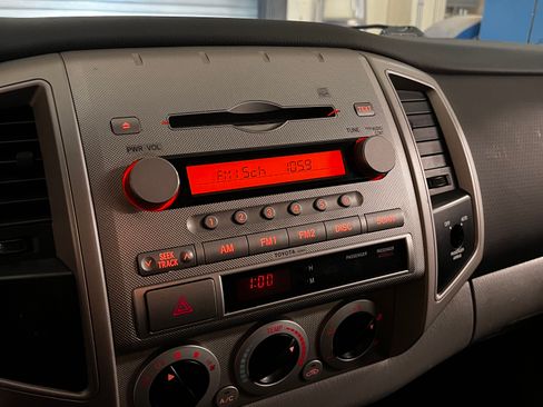 Used 2005 Toyota Tacoma PreRunner image 10