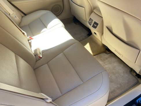 Used 2015 Lexus ES 350 w/ Luxury Package image 6