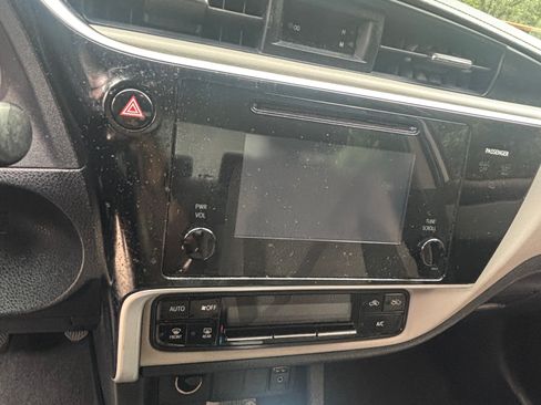 Used 2017 Toyota Corolla LE image 11