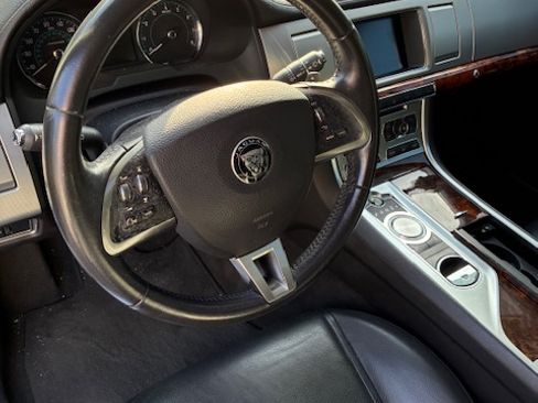 Used 2015 Jaguar XF Premium image 6
