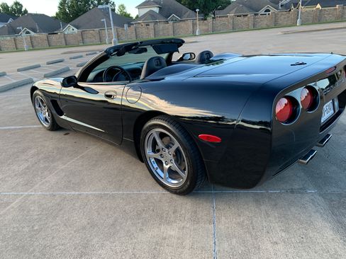 Used 2000 Chevrolet Corvette Convertible w/ Memory Pkg RWD image 4