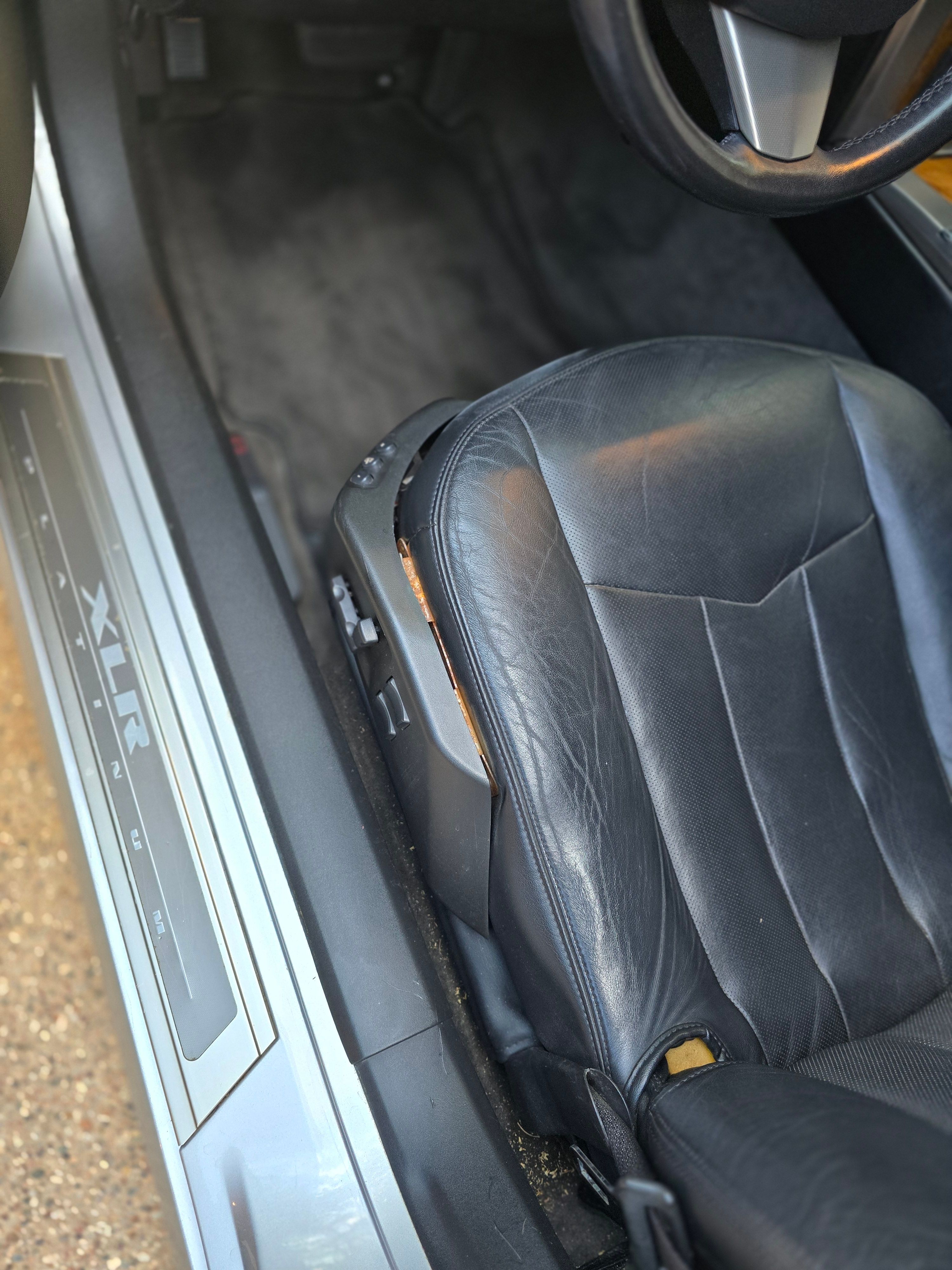 Used 2009 Cadillac XLR RWD image 9