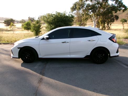 Used 2017 Honda Civic Sport image 4