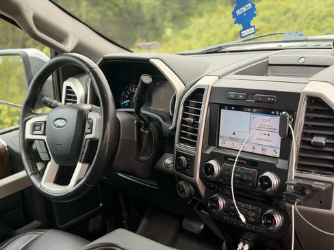 Used 2018 Ford F150 Lariat image 10