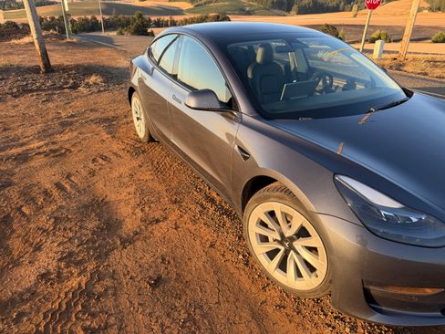 Used 2022 Tesla Model 3 Standard Range RWD image 5