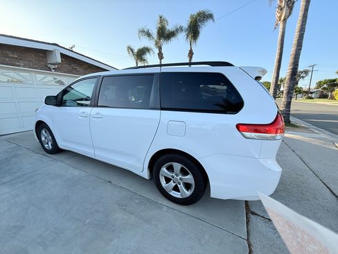 Used 2014 Toyota Sienna LE FWD image 11