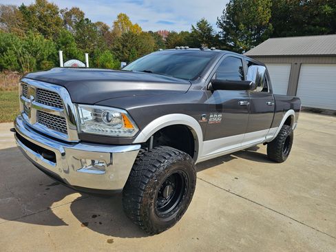 Used 2018 RAM 2500 Laramie image 1