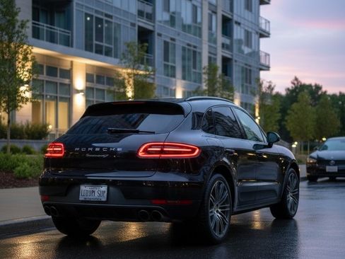 Used 2016 Porsche Macan S image 10