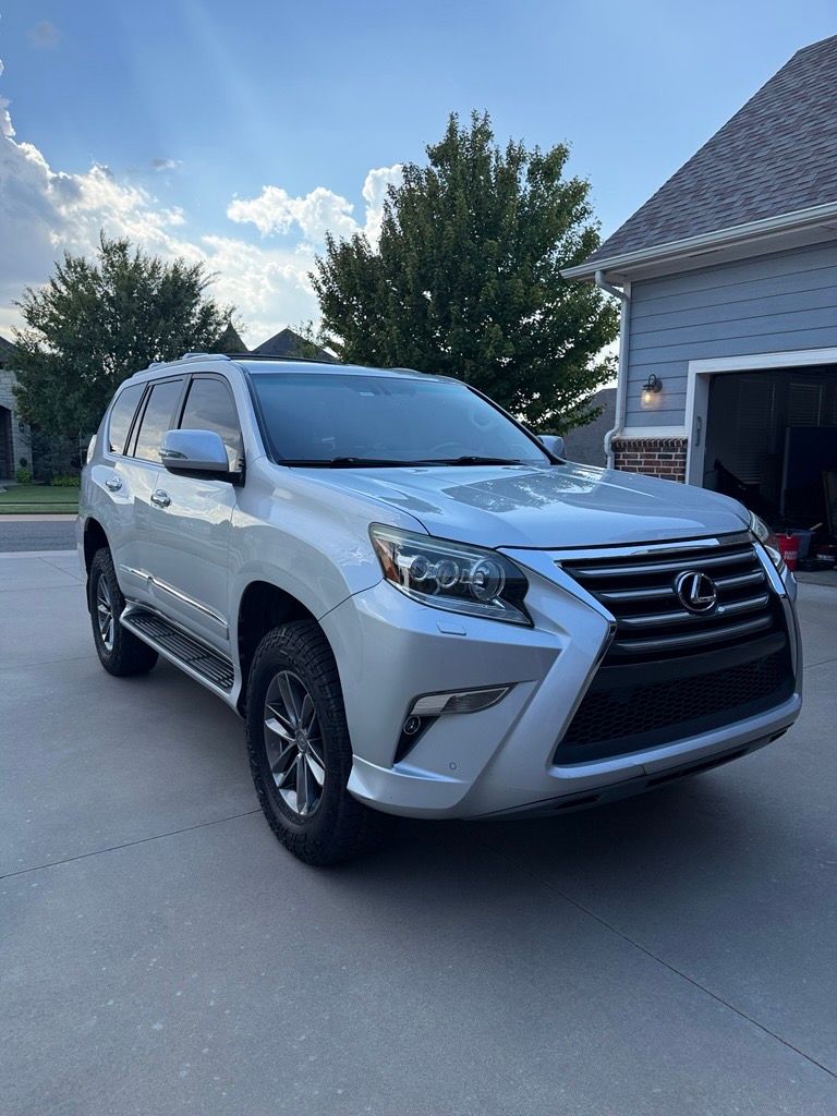 Used 2014 Lexus GX 460 w/ Premium Package AWD/4WD image 8