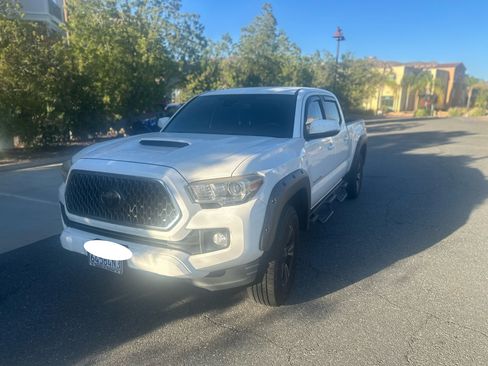 Used 2018 Toyota Tacoma TRD Sport RWD image 12