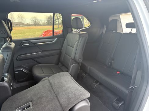 Used 2024 GMC Acadia Elevation image 9