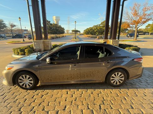 Used 2018 Toyota Camry LE w/ Audio Package FWD image 16