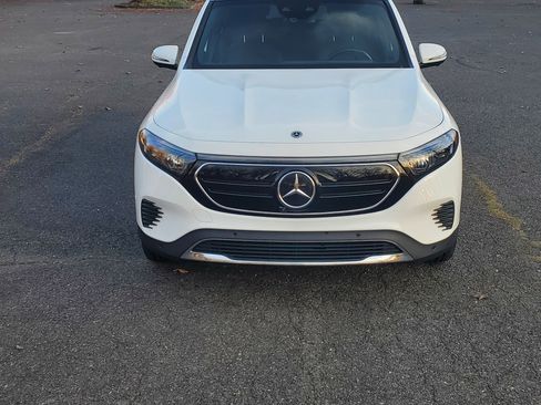 Used 2023 Mercedes-Benz EQB 300 4MATIC image 4