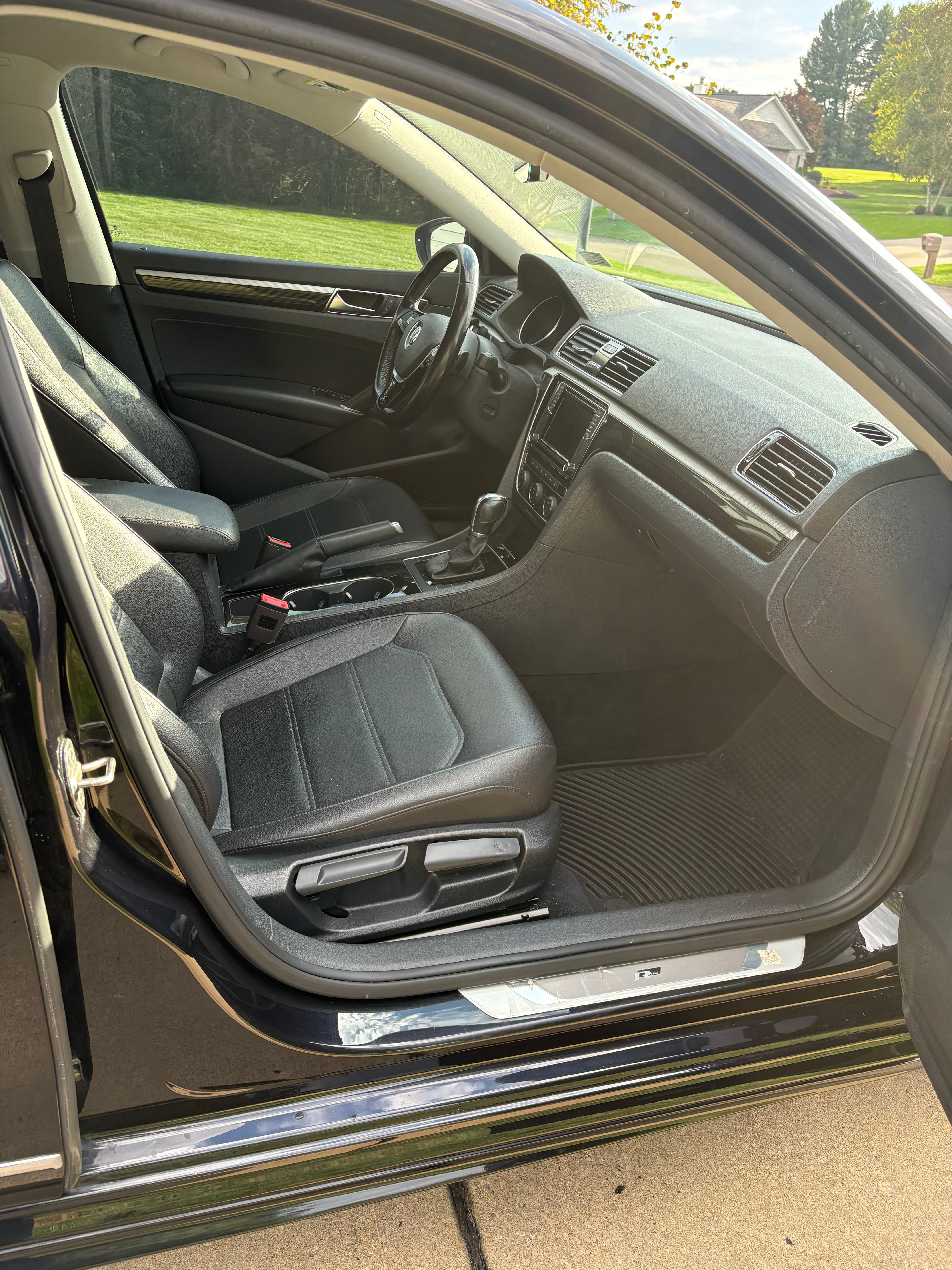 Used 2019 Volkswagen Passat 2.0T SE R-Line FWD image 12