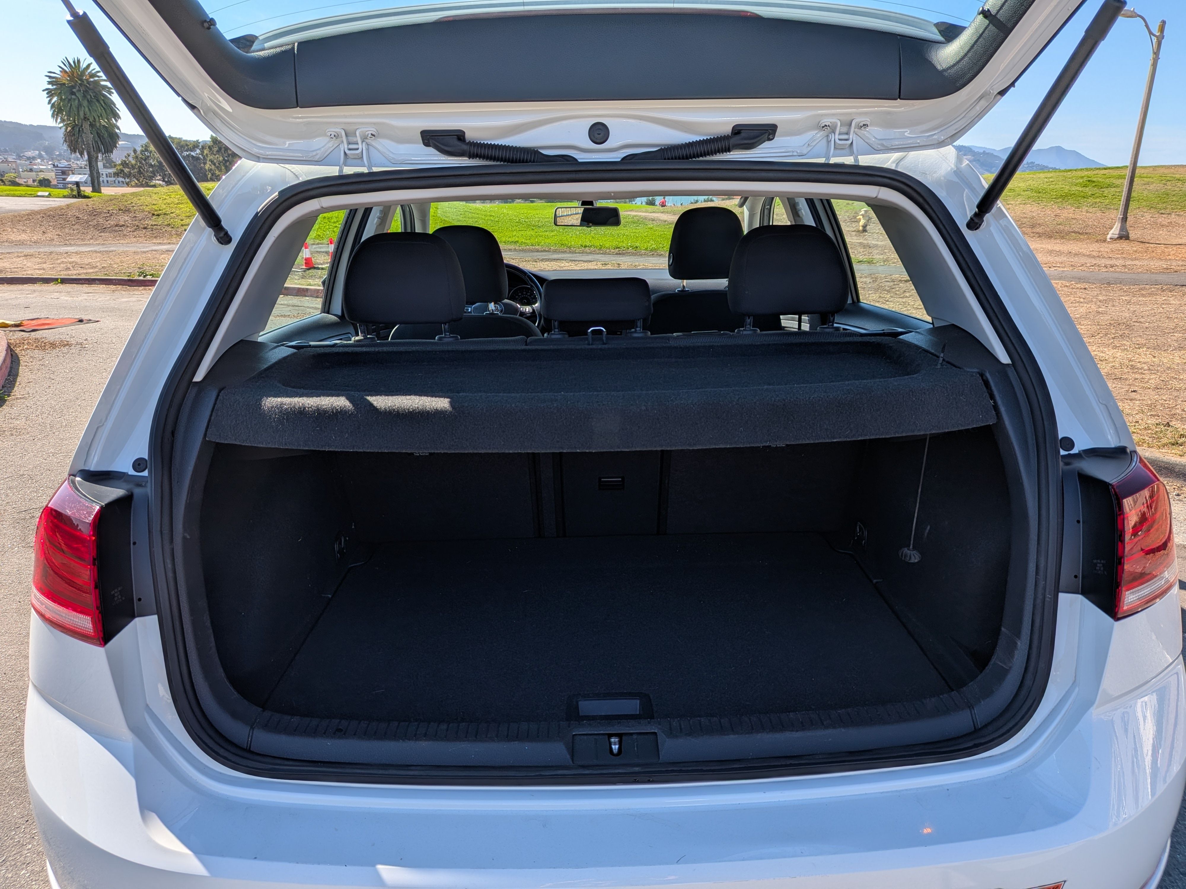 Used 2019 Volkswagen e-Golf SE w/ Driver Assistance Package FWD image 28