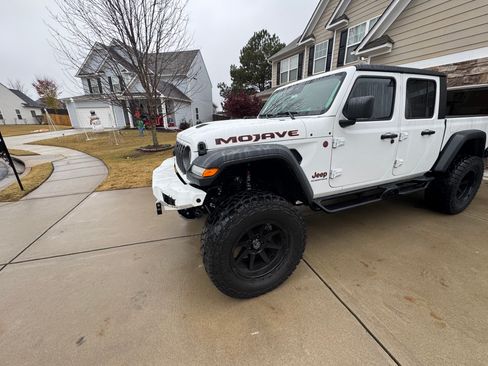 Used 2024 Jeep Gladiator Mojave w/ Technology Group image 5