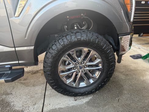 Used 2025 Ford F150 Lariat w/ Equipment Group 501A Mid image 16