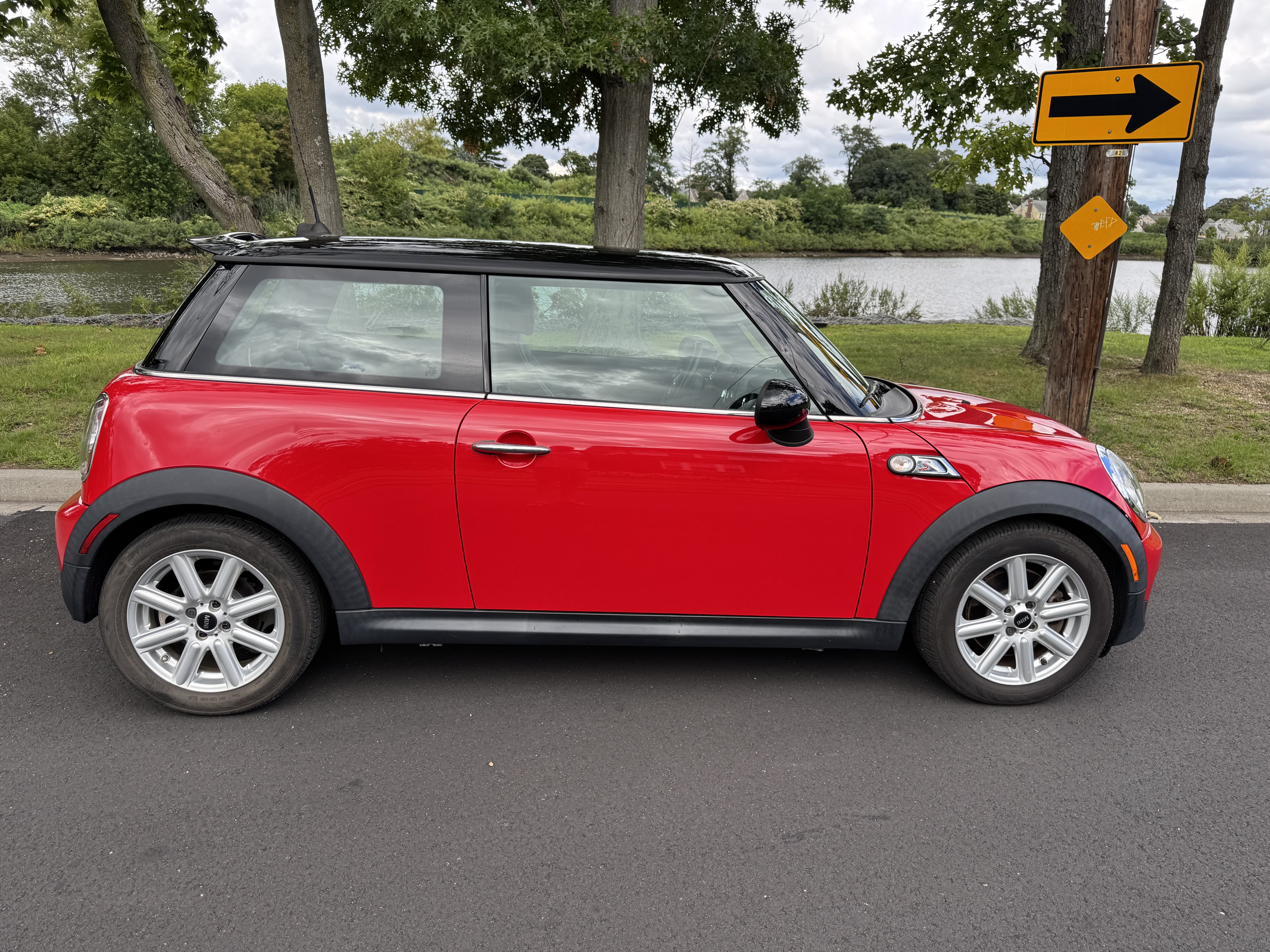 Used 2011 MINI Cooper S FWD image 6