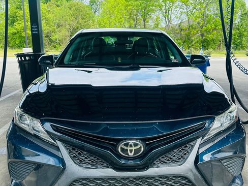 Used 2020 Toyota Camry SE FWD image 2