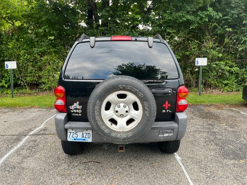 Used 2002 Jeep Liberty Sport AWD/4WD image 2