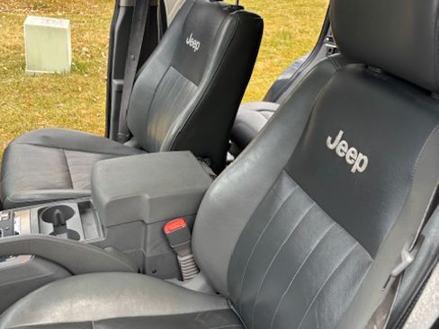 Used 2007 Jeep Grand Cherokee Laredo image 9