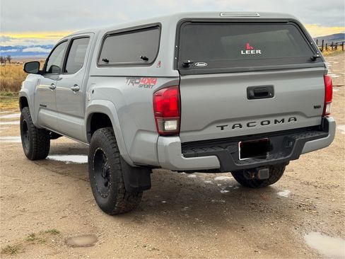 Used 2018 Toyota Tacoma TRD Sport image 6