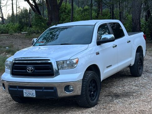 Used 2012 Toyota Tundra 4x4 CrewMax w/ Tow Pkg image 11