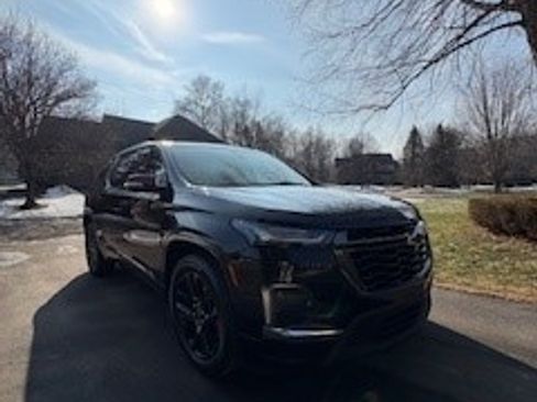 Used 2022 Chevrolet Traverse Premier w/ Redline Edition image 2