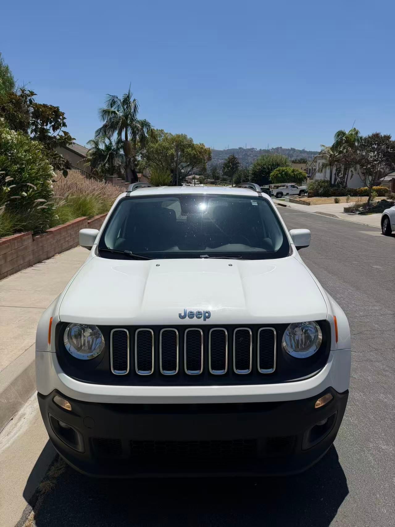 Used 2017 Jeep Renegade Latitude FWD image 1