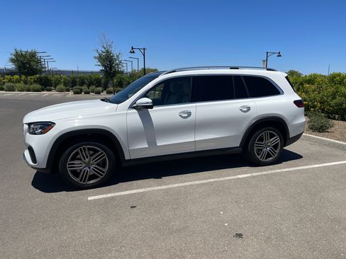 Used 2025 Mercedes-Benz GLS 450 4MATIC image 1