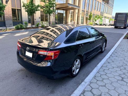 Used 2014 Toyota Camry SE w/ Moonroof Package FWD image 8