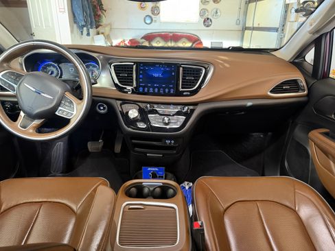 Used 2017 Chrysler Pacifica Limited w/ Advanced Safetytec Group image 9