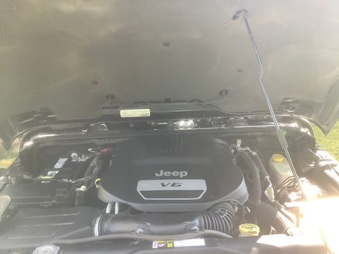 Used 2015 Jeep Wrangler Unlimited Sahara w/ Trailer Tow Group image 16