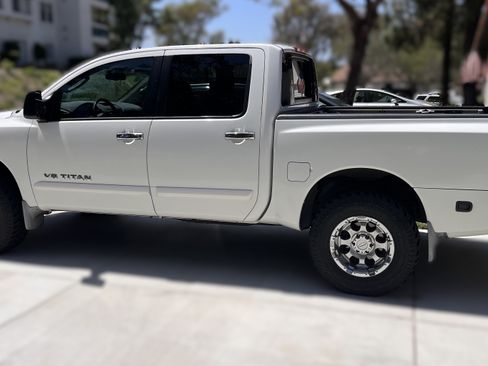 Used 2006 Nissan Titan SE AWD/4WD image 1