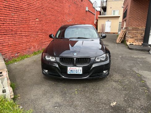 Used 2011 BMW 328i xDrive Sedan AWD/4WD image 1