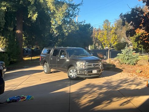 Used 2016 Ford F150 Platinum w/ Equipment Group 701A Luxury image 10