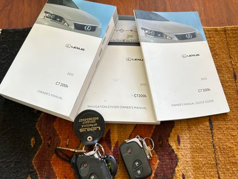 Used 2012 Lexus CT 200h Premium w/ Leather Pkg FWD image 10